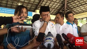 Kadiv Humas Polri Menangis Saat Temui Anak yang Ditelantarkan