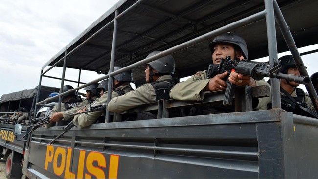 Berdasarkan informasi ada dua korban dalam kontak tembak tersebut. Saat ini Kapolda telah berangkat menuju lokasi kejadian.