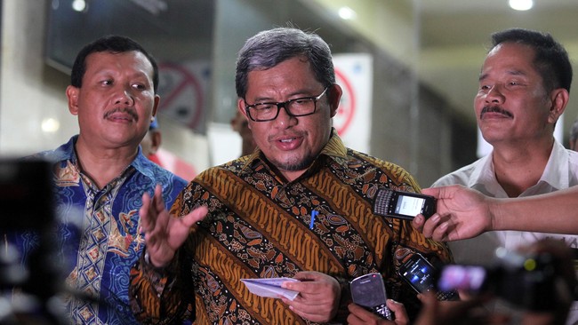 Penyidik KPK juga mengorek pemahaman Aher terkait izin yang diberikan oleh Pemerintah Bekasi di proyek Meikarta.