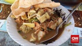 Kolaborasi Segar Sayur dan Soto pada Sepiring Rujak Soto