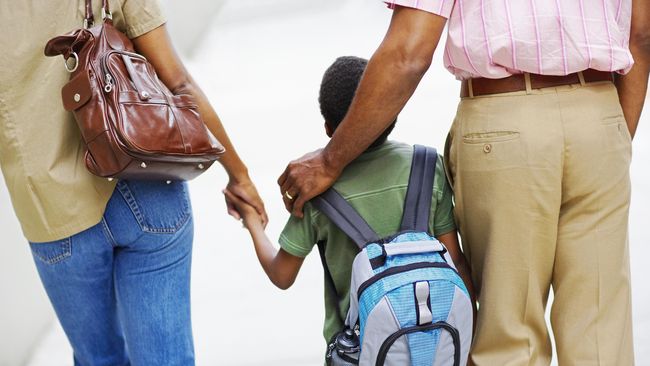 Pemerintah China memutuskan untuk mengubah kebijakan satu anak menjadi dua anak dalam upaya mengatasi populasi negara itu yang semakin tua.