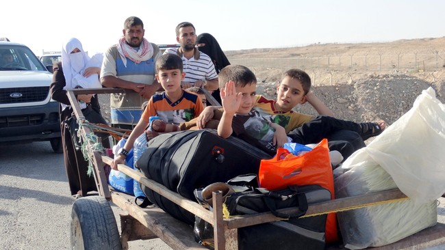 Hampir 25 ribu orang melarikan diri dari Kota Ramadi, Irak, setelah kota itu terus-menerus menerima gempuran serangan dari kelompok militan ISIS.