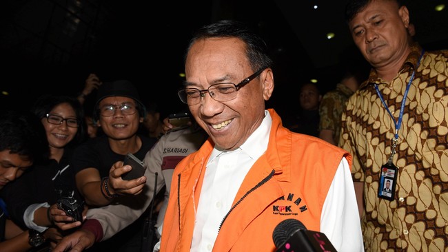 Pengacara SBY mengakui kliennya pernah bermain golf bersama Jero Wacik namun membatah jika permainan itu dibiayai dari duit korupsi.