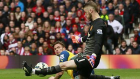 Blackett Cetak Gol Bunuh Diri, MU vs Arsenal 1-1