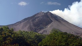 Pencarian Pendaki yang Jatuh ke Kawah Merapi Terkendala Cuaca