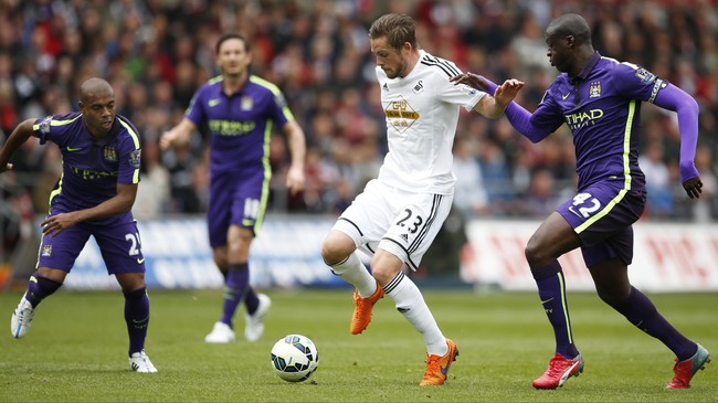 Babak kedua dipastikan akan berlangsung menarik setelah Swansea mampu memperkecil kedudukan menjadi 1-2 pada menit ke-45 melalui gol Gylfi Sigurdsson.