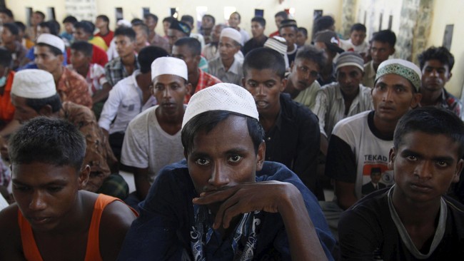 Pemenuhan hak dasar pengungsi Rohingya di Indonesia dinilai belum maksimal lantaran status para pengungsi belum jelas dalam konstitusi Indonesia.