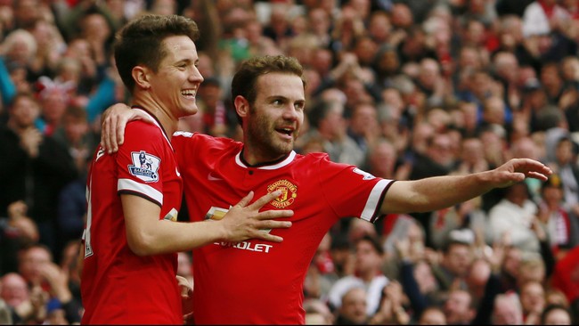 Manchester United berhasil mencetak keunggulan sementara 1-0 atas tim asuhan Arsene Wenger, Arsenal, di babak pertama lewat tenbdangan Ander Herrera.