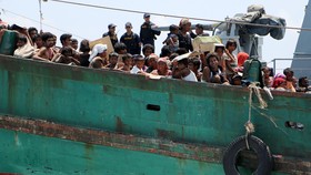 Kesaksian Warga: Melihat Daratan, Rohingya Gembira Bukan Main