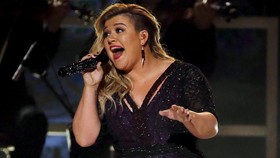 Kelly Clarkson Akui Ingin Bunuh Diri Saat Kurus