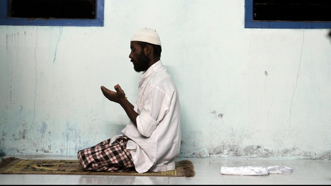 Di bulan suci Ramadan ini, ribuan pengungsi Rohingya berpuasa dengan hikmat bersama penduduk lokal di Malaysia, meski masih tetap berharap diberikan suaka.