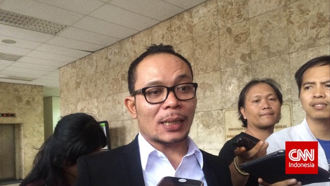 Meski aturan mengatakan THR mesti dibayarkan seminggu sebelum lebaran, Menaker mengimbau perusahaan memberikan hak itu dua pekan sebelum hari raya.