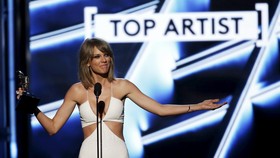 Taylor Swift Tambah Anggota Geng Berusia 47 Tahun?