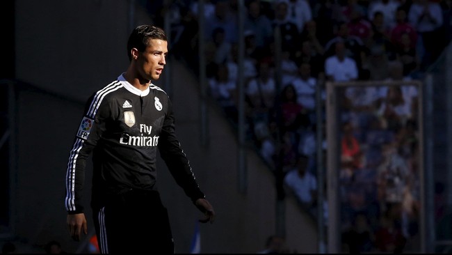 Konon, demi dapatkan tawaran tinggi, Florentino Perez terbang ke Qatar untuk Tawarkan Cristiano Ronaldo ke pemilik klub Paris Saint-Germain.