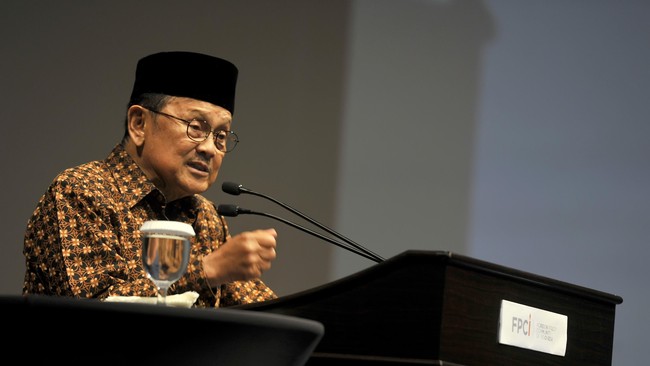 Bacharudin Jusuf Habibie selalu lekat dengan inovasi dan teknologi yang salah satu persembahannya bermanfaat dalam dunia penerbangan.