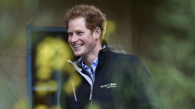 Pangeran Harry kini tak lagi malu-malu dalam memamerkan hubungan asmara dengan kekasihnya, Meghan Markle. Keduanya bahkan berani menampilkannya di depan publik.