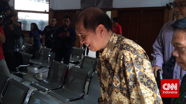 Meski telah menang dan sebagian gugatannya diterima dalam sidang praperadilan, Hadi tetap irit bicara dan enggan berkomentar banyak soal kemenangannya.