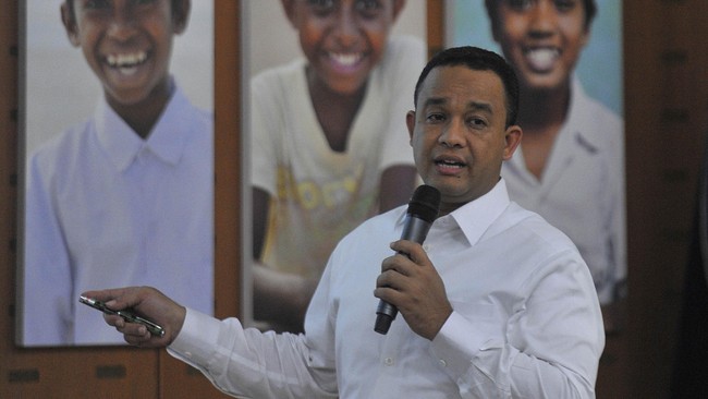 Sepuluh maestro seni diminta untuk membantu mengajar para siswa yang terpilih untuk tinggal dan belajar bersama pada para seniman ini.
