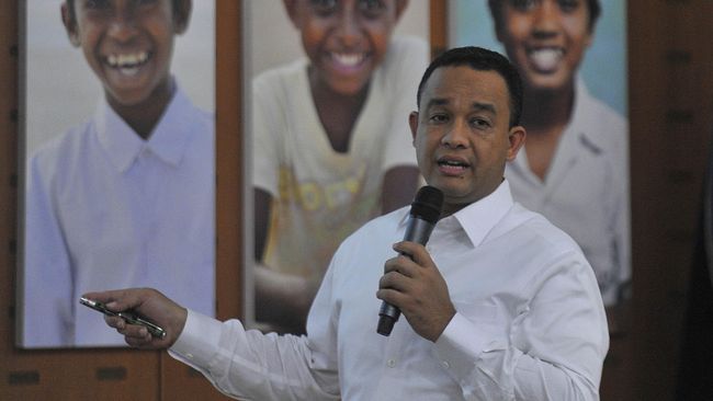 Kemendikbud Luncurkan Program Belajar Bersama Seniman Sepuluh maestro seni diminta untuk membantu mengajar para siswa yang terpilih untuk tinggal dan belajar bersama pada para seniman ini.