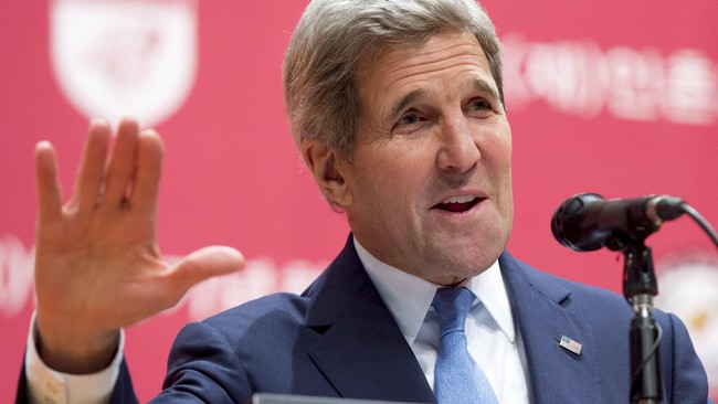 Kecelakaan sepeda ini terjadi saat Kerry tengah mengendarai sepeda saat melakukan tugas di Perancis. Diduga, sepedanya menabrak trotoar.