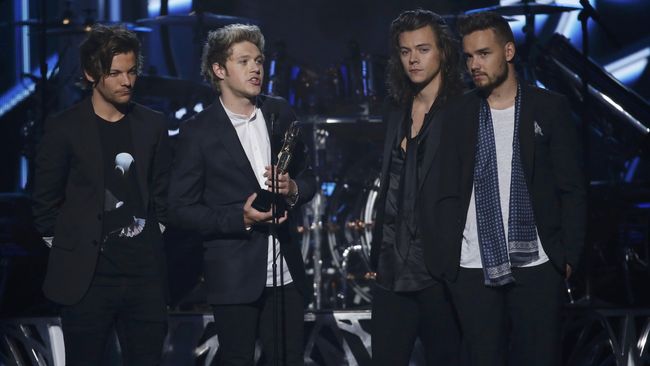 Louis Tomlinson dkk mengucapkan terima kasih kepada penggemar dalam video berdurasi 10 detik yang diunggah di akun Twitter One Direction.