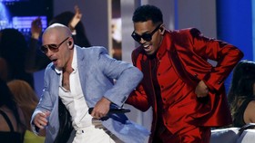 Rapper Pitbull Tunda Konser Akibat Badai Dorian