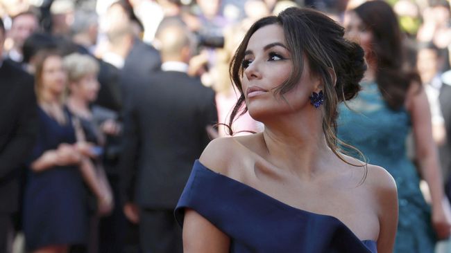 Sabtu (21/5) Eva Longoria menggelar pernikahan di Meksiko, yang dihadiri pasangan Beckham dan Ricky Martin.