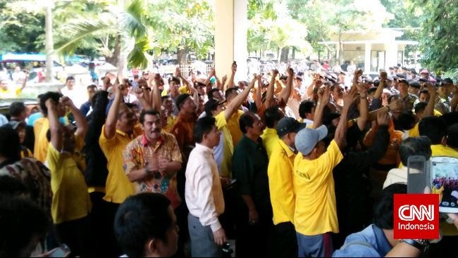 Agung Laksono memastikan akan menyiapkan berkas untuk mengajukan banding atas putusan hakim PTUN yang memenangkan Aburizal Bakrie.