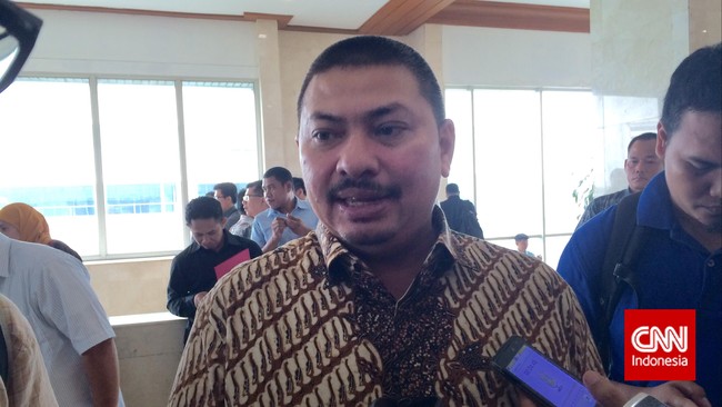 Fungsi KPK sebagai supervisi membuat peraturan mengangkat penyidik dari Kejaksaan dan Polri tidak bisa dihilangkan.