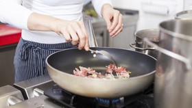 Lima Teknik Memasak yang Bisa Berbahaya bagi Kesehatan