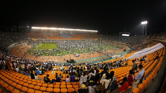 Demi penghematan, Menteri Olahraga Jepang memerintahkan stadion untuk Olimpiade tak menggunakan atap dan jumlah kursi permanen dikurangi 35 persen.