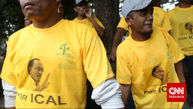 Aburizal dan Agung menemui JK yang juga tokoh senior Golkar, secara terpisah. Golkar sedang cari cara untuk bisa ikut pilkada di tengah konflik internalnya.