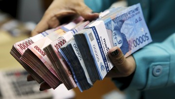 Pada puncak krisis keuangan Asia, 17 Juni 1998, rupiah terjerembab ke level Rp 16.650 per dolar AS.