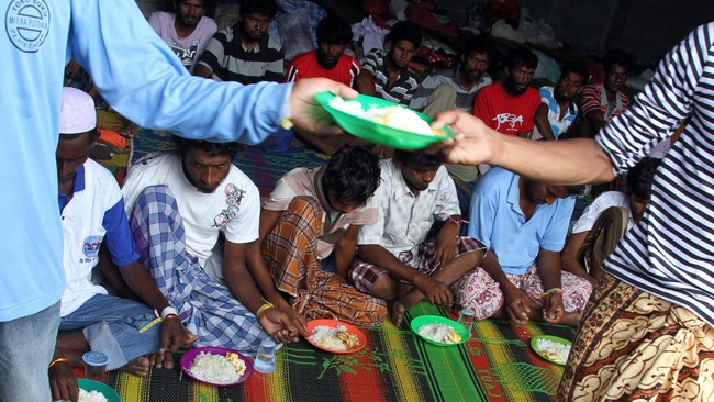 Lebih dari seribu imigran gelap asal Myanmar dan Bangladesh yang terdampar di Aceh rencananya akan kembali dideportasi ke negara asal.