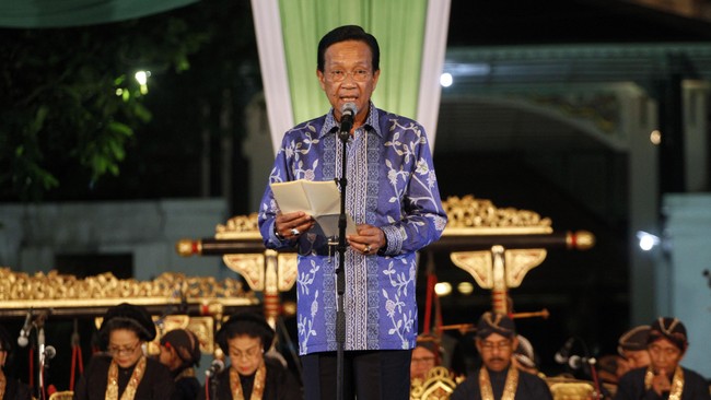 Gubernur Yogyakarta Sri Sultan Hamengku Buwono X meminta warganya tak menggelar resepsi pernikahan selama wabah virus corona. Cukup akad nikah.