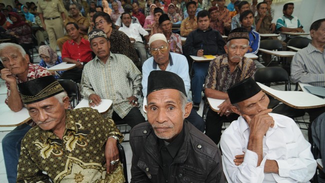 Wali Kota Palu minta maaf langsung di hadapan masyarakat atas pelanggaran yang dilakukan pemerintah sepanjang 1965. Dia juga menerbitkan aturan pro-HAM.