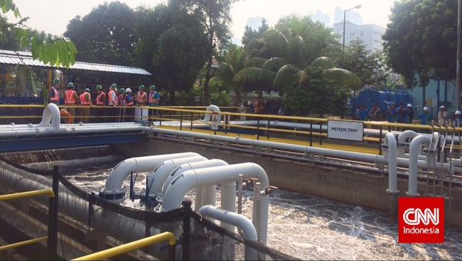 Dengan mesin pengolah air milik Palyja tersebut, air Kanal Banjir Barat bisa diubah menjadi air baku untuk kebutuhan sehari-hari warga DKI Jakarta.