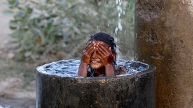 Benarkah Mandi Merusak Ekosistem di Badan Kita?