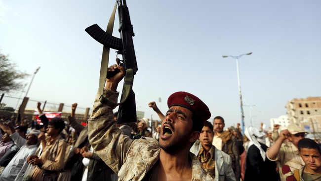 Arab Saudi menembak jatuh rudal yang ditembakkan oleh pemberontak Houthi dari Yaman ke arah Mekkah pada Kamis (27/7), satu bulan menjelang musim ibadah Haji.