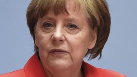 Iklan 'Angela Merkel' Lesbian Muncul di Twitter