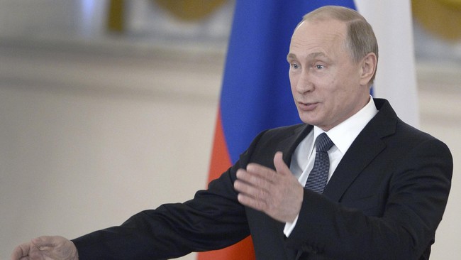 Presiden Rusia, Vladimir Putin, mendukung baik pasukan Presiden Suriah Bashar al-Assad dan pemberontak anti-Assad selama mereka memerangi ISIS.