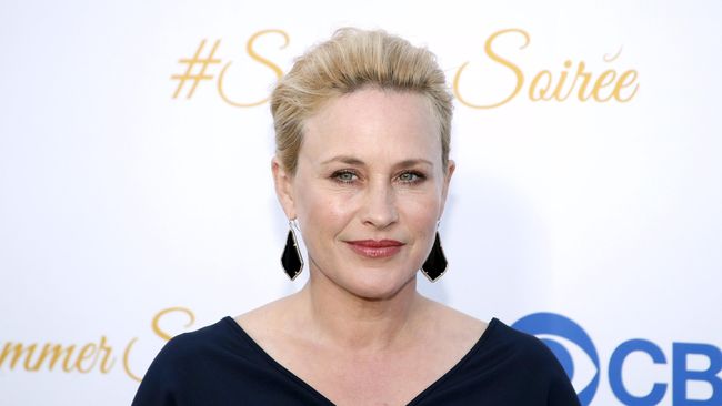 Patricia Arquette sedih ketika ia menerima piala Emmy Awards 2019 karena terkenang mendiang adiknya yang baru saja meninggal.