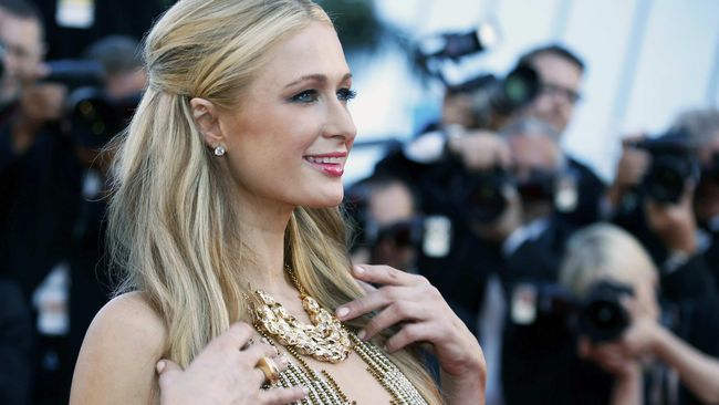 Hubungan Kim Kardashian dan Paris Hilton sempat merenggang setelah popularitas sang bintang reality show melejit jauh melebihi Hilton.