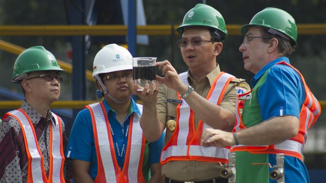 Ahok juga menekankan pentingnya pembangunan karakter bangsa dilakukan oleh seluruh rakyat Indonesia yang selama ini belum maksimal.
