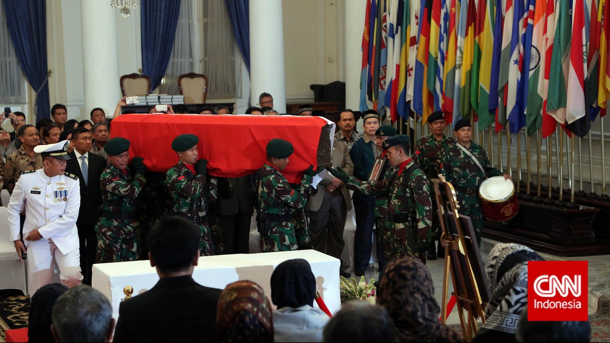 Hormat Terakhir untuk Melepas Dubes Burhan