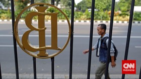 Gubernur BI Beri Sinyal Tahan Suku Bunga Cukup Lama