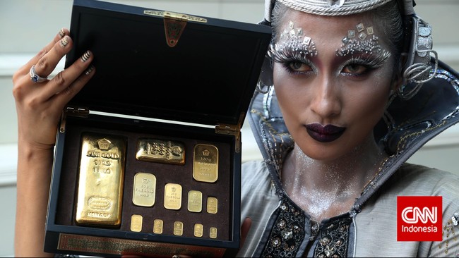 Harga emas Antam turun Rp1.000 menjadi Rp758 ribu per gram. Tapi, pengamat memperkirakan emas akan kembali menguat karena peralihan investasi.
