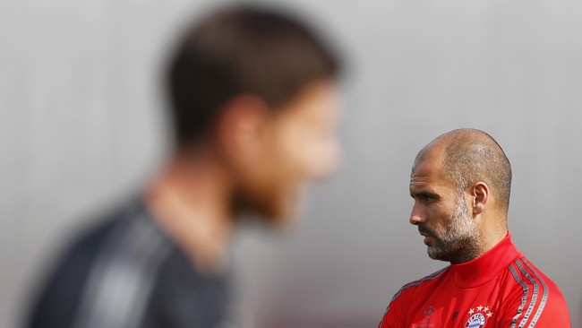 Pep Guardiola pernah menyatakan klubnya menghendaki treble musim ini, namun ia gagal mewujudkannya. Guardiola hanya bisa memberikan satu trofi, Bundesliga.