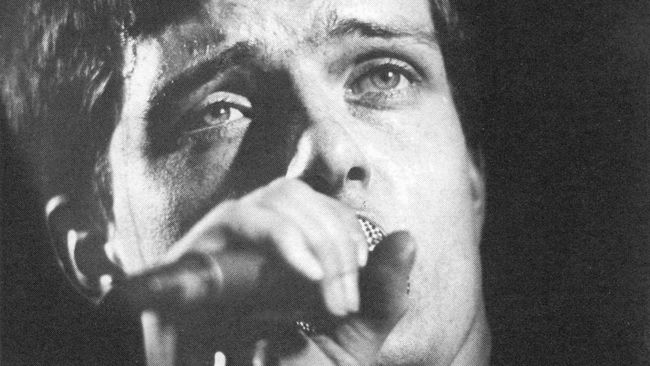 Pengusaha yang membeli rumah Ian Curtis mengatakan ia bisa saja membeli lukisan Rembrandt, namun ia memilih membeli artefak band idolanya.