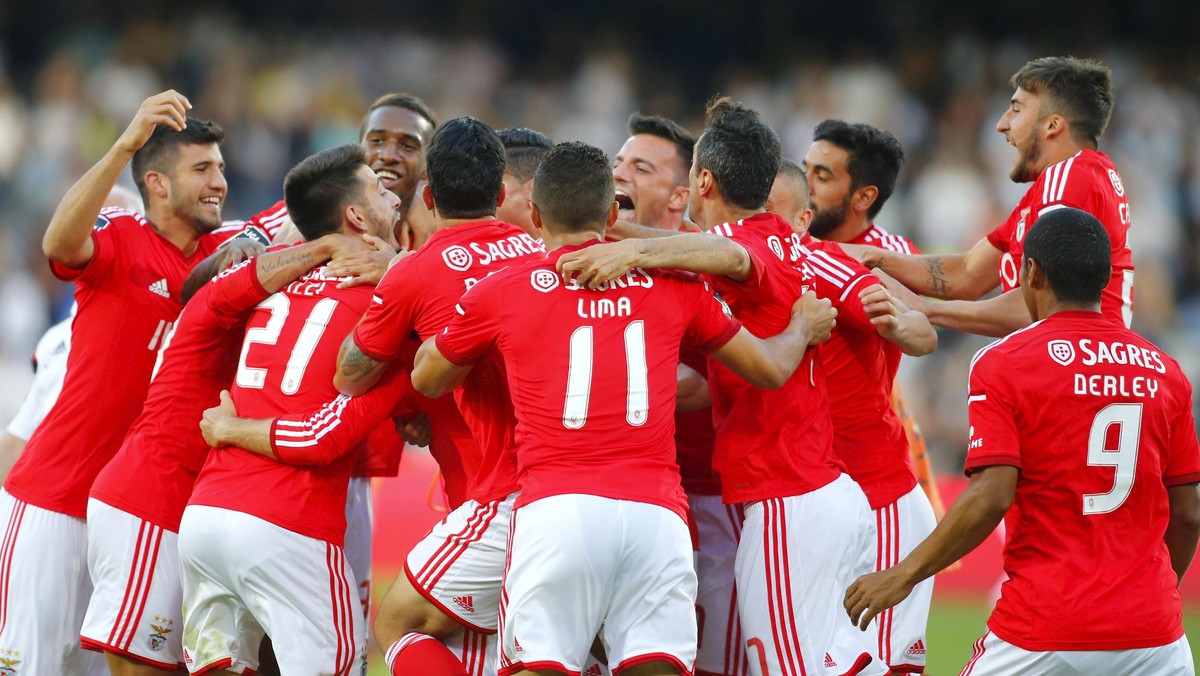 Foto-Foto Benfica Rayakan Gelar dengan Suar dan Kembang Api
